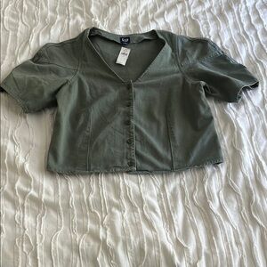 GAP Cropped Button Front Top in Olive Green